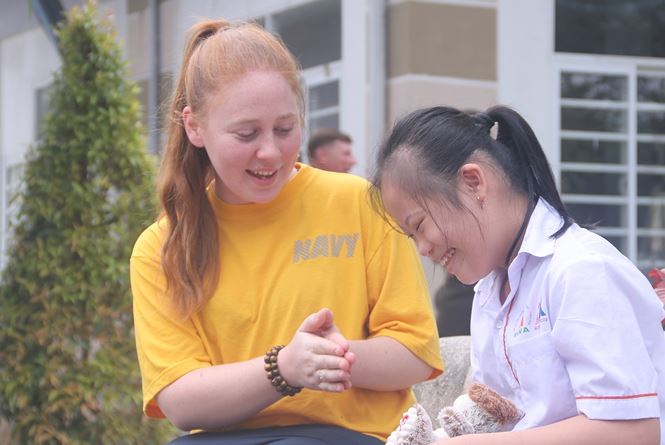 Những bóng hồng trên tàu sân bay Mỹ USS Carl Vinson